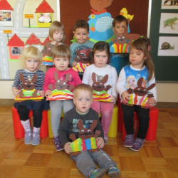 Velikonočni zajček nam je prinesel jajček