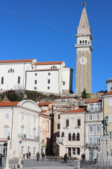 Benečanka in cerkev v Piranu