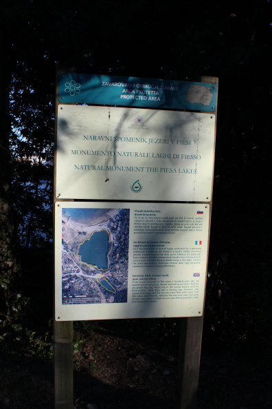 Naravni spomenik jezeri v Fiesi.JPG