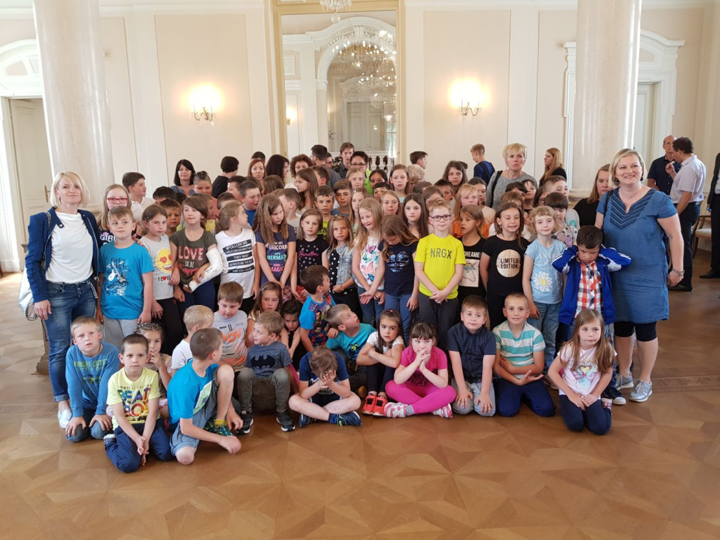 OGLED PREDSEDNIŠKE PALAČE apr 2018038