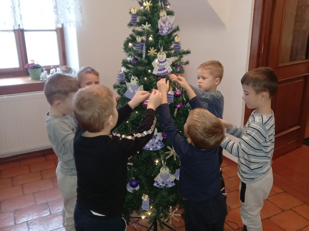 FOTO UTRINKI PRAZNIČNEGA DOGAJANJA V VRTCU05