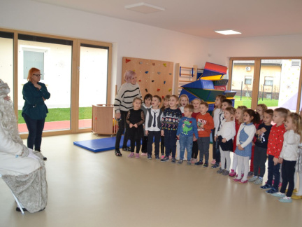 FOTO UTRINKI PRAZNIČNEGA DOGAJANJA V VRTCU31
