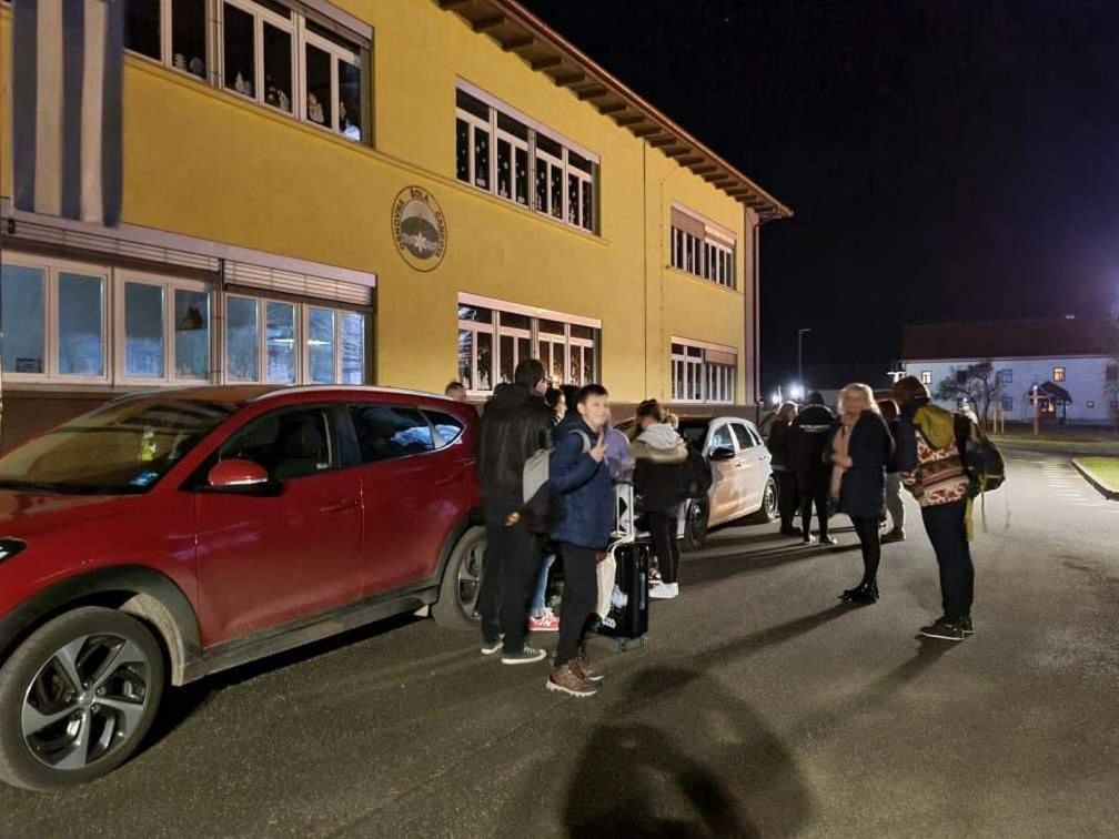 1 Trajnostno na pot s skupnimi prevozi do železniške postaje napolnimo avtomobile