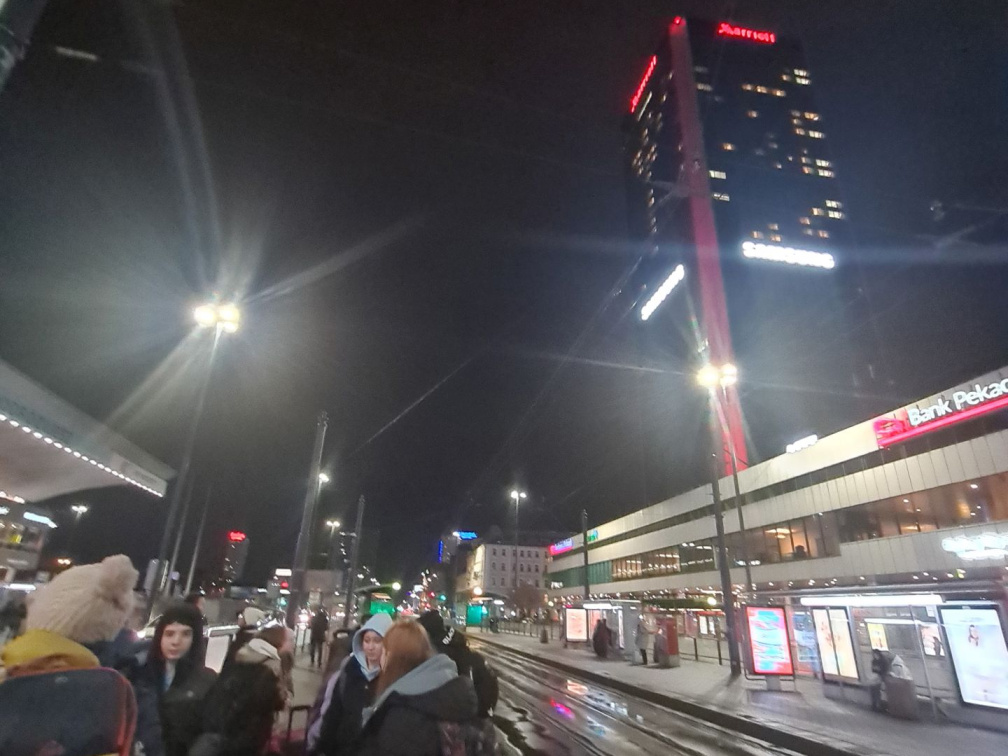 38 Prvo iskanje trajmvaja ob pomoči učiteljice Monike (ene od treh)