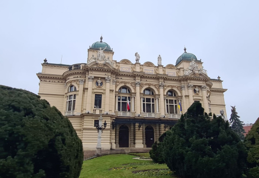 20 Veliko kulturnih in zgodovinskih zgradb je ob poti