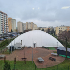 12 Pogled iz učilnice na športni objekt šole