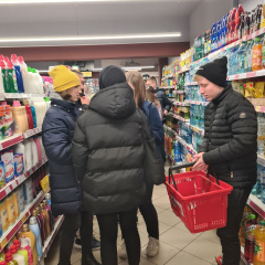 20 Še zadnji pomenki pred nakupi