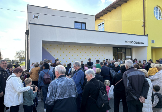 SREČANJE Z BABICAMI IN DEDKI 2025 03